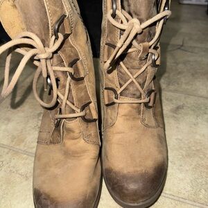 Tan Sorel Lace-Up Women's Boots